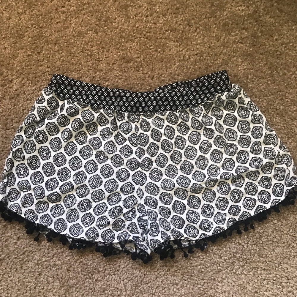 black and white print lounge shorts
